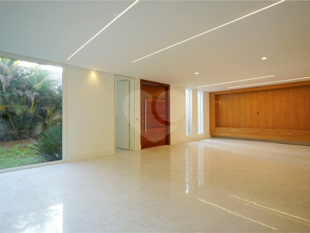 Casa para alugar com 4 suítes no condomínio Hípica Garden, São Paulo - SP