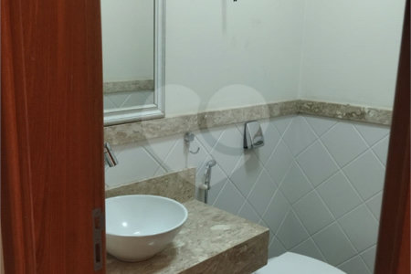 Sobrado à venda com 4 quartos, sendo 3 suítes, em Altos do Jaraguá, Araraquara, SP