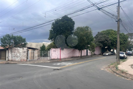 Terreno já cimentado a venda no Jockey Club