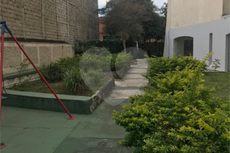 Espaço e Segurança no Bom Retiro: Apartamento de 100 m² com Infraestrutura Completa