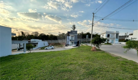Terreno à venda no condomínio Horto Florestal Villagio, Sorocaba - SP