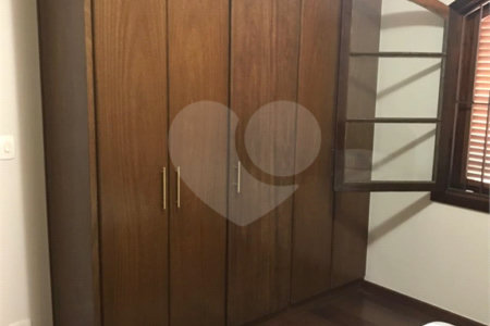 Sobrado à venda com 3 quartos em Jardim Itacolomi, São Paulo, SP