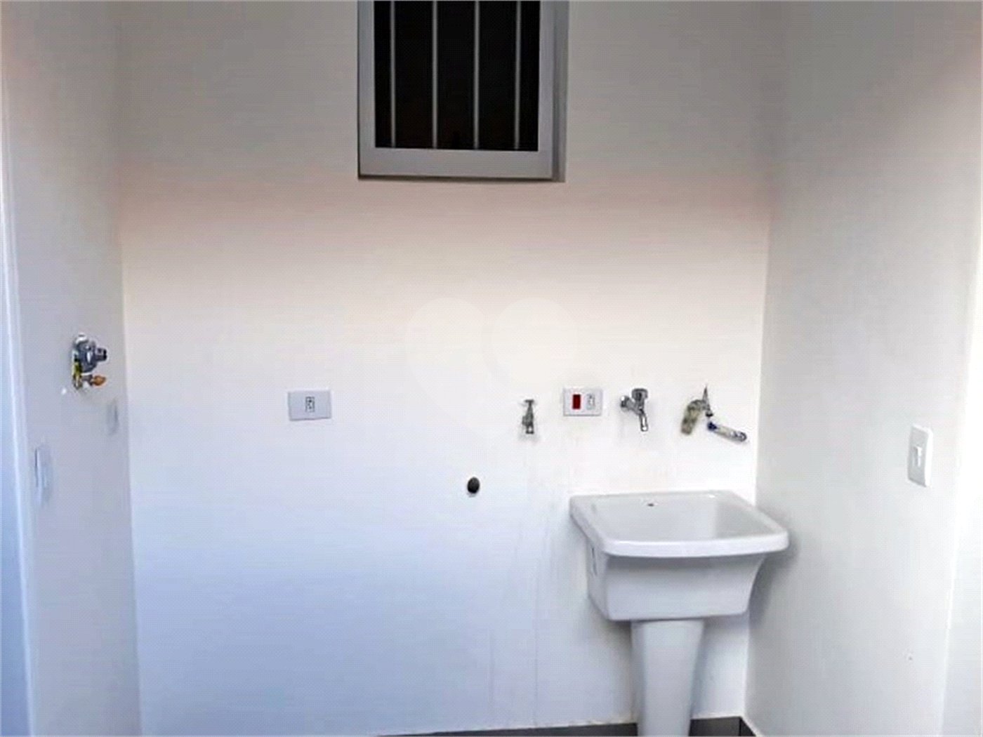 Sobrado à venda com 4 quartos, sendo 3 suítes,  em Tremembé, São Paulo, SP