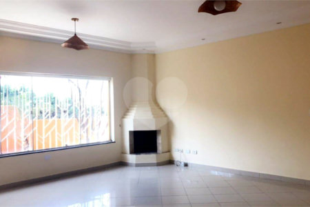 Casa Térrea à venda com 3 quartos, sendo 2 suítes,  em Vila Avaí, Indaiatuba, SP