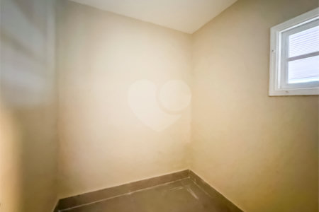 Casa à venda com 4 quartos, sendo 3 suítes, no condomínio Village Place, São Paulo - SP