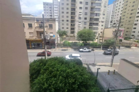 Studio com 33m2 AU, 39m2 AT, com 1 dormitório, sem vaga, a 1 quadra da Av Paulista e Metro Paraíso.