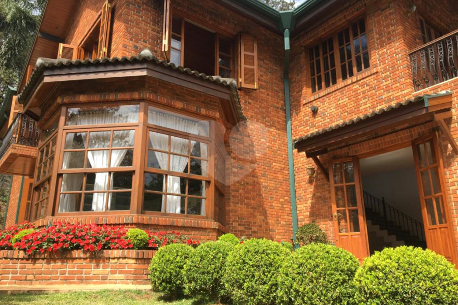 Casa à venda com 5 quartos, sendo 4 suítes,  no condomínio Cantareira, Mairiporã - SP
