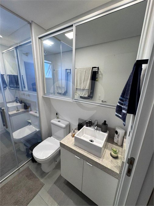 Apartamento á venda de 81m2 no Ipiranga com 2 dorms, 2 suítes, 3 banheiros, 2 vagas. Estuda permuta.