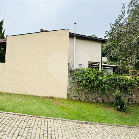 Casa à venda com 3 suítes no condomínio Residencial Delle Stelle, Louveira - SP