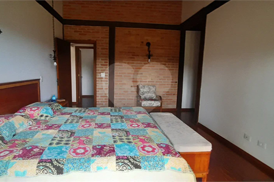 Casa à venda com 5 quartos, sendo 4 suítes, no condomínio Alpes da Cantareira, Mairiporã - SP