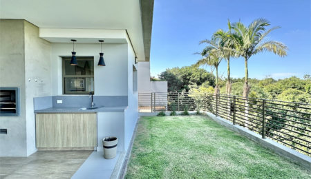 Casa à venda com 3 suítes no condomínio Aldeia da Fazendinha, Carapicuíba - SP