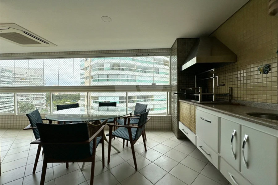 Apartamento à venda com 4 quartos, sendo 2 suítes, em Riviera de São Lourenço, Bertioga, SP
