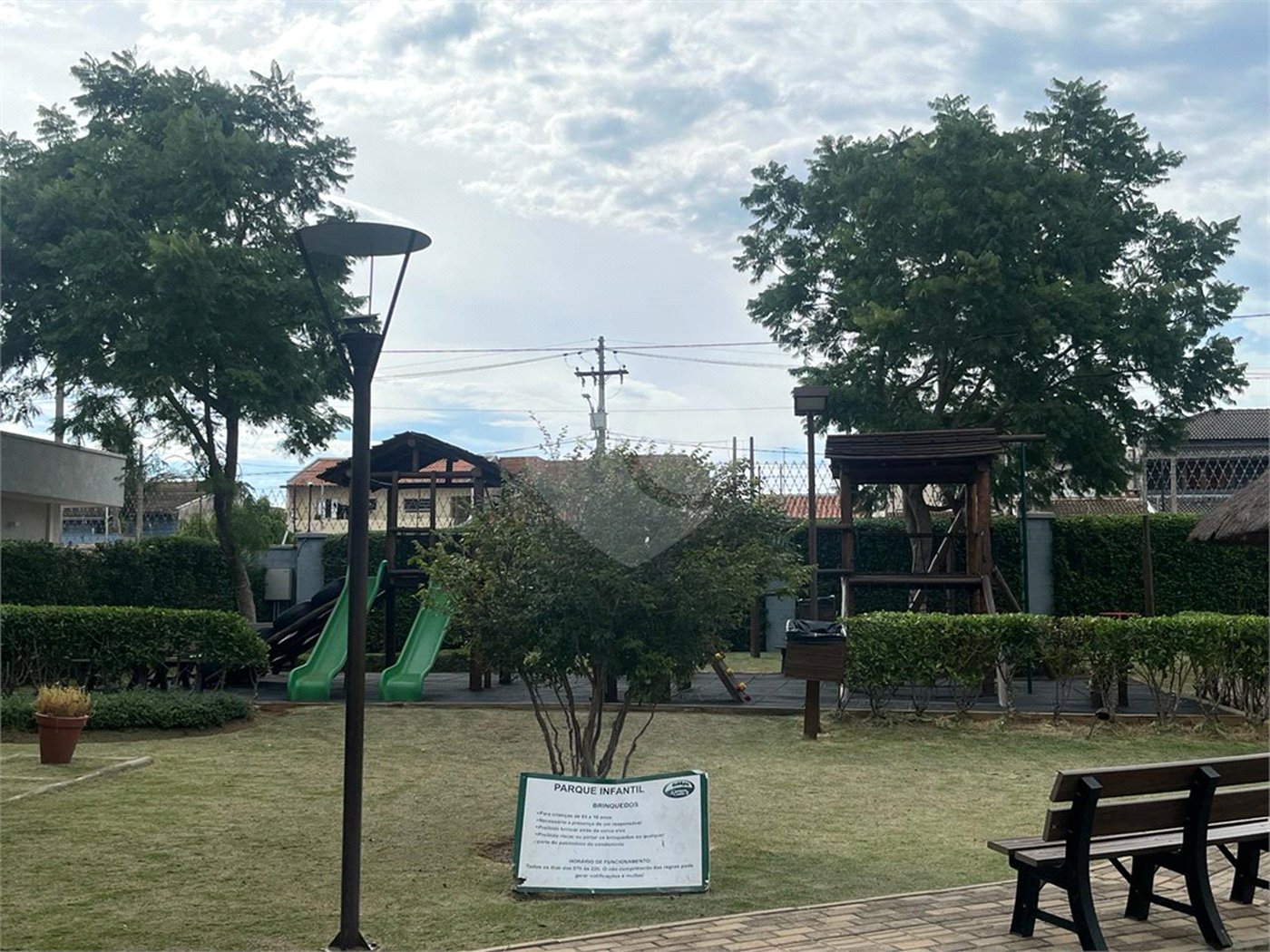 Casa à venda com 3 suítes no condomínio Campos do Conde Ii, Paulínia - SP