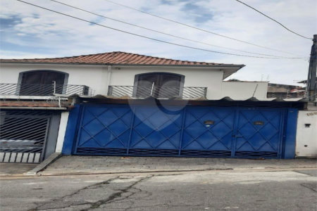 Sobrado à venda com 4 quartos, sendo 1 suíte, em Vila Marari, São Paulo, SP