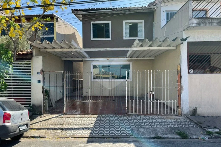 Sobrado à venda com 3 quartos, sendo 1 suíte, em Jardim Rosa de Franca, Guarulhos, SP