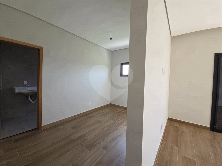 Casa à venda com 4 quartos, sendo 3 suítes, no condomínio Village Ipanema 2, Araçoiaba da Serra - SP