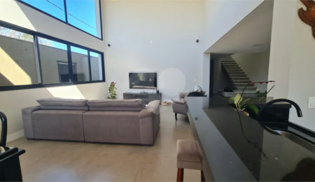 Casa à venda com 3 suítes em Vila Nastri, Itapetininga, SP