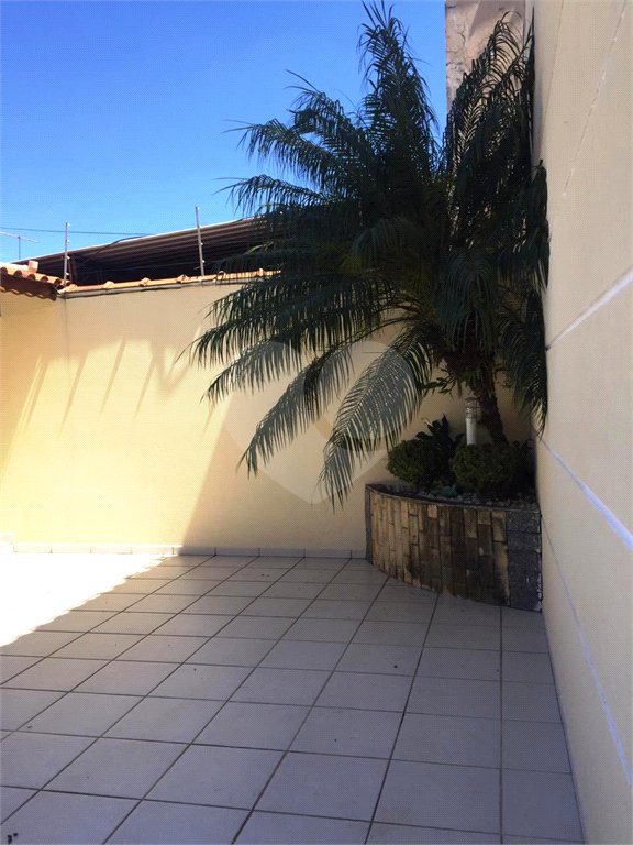 Casa à venda com 3 quartos, sendo 1 suíte, no condomínio Coelho III, São Paulo - SP