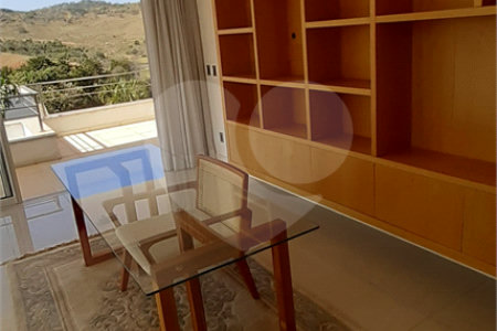 Casa à venda com 5 suítes em Tanque, Atibaia, SP