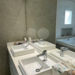 Casa à venda com 4 suítes no condomínio Basel, Campinas - SP