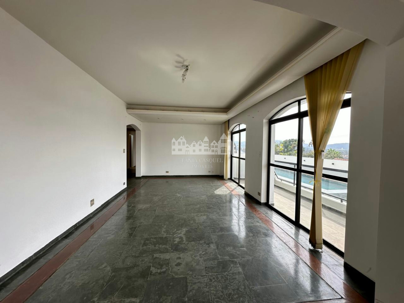 Apartamento à venda ou para alugar com 4 quartos, sendo 3 suítes, no Centro, Atibaia, SP