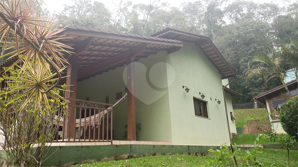 Casa à venda com 3 quartos, sendo 1 suíte, no condomínio Alpes da Cantareira, Mairiporã - SP