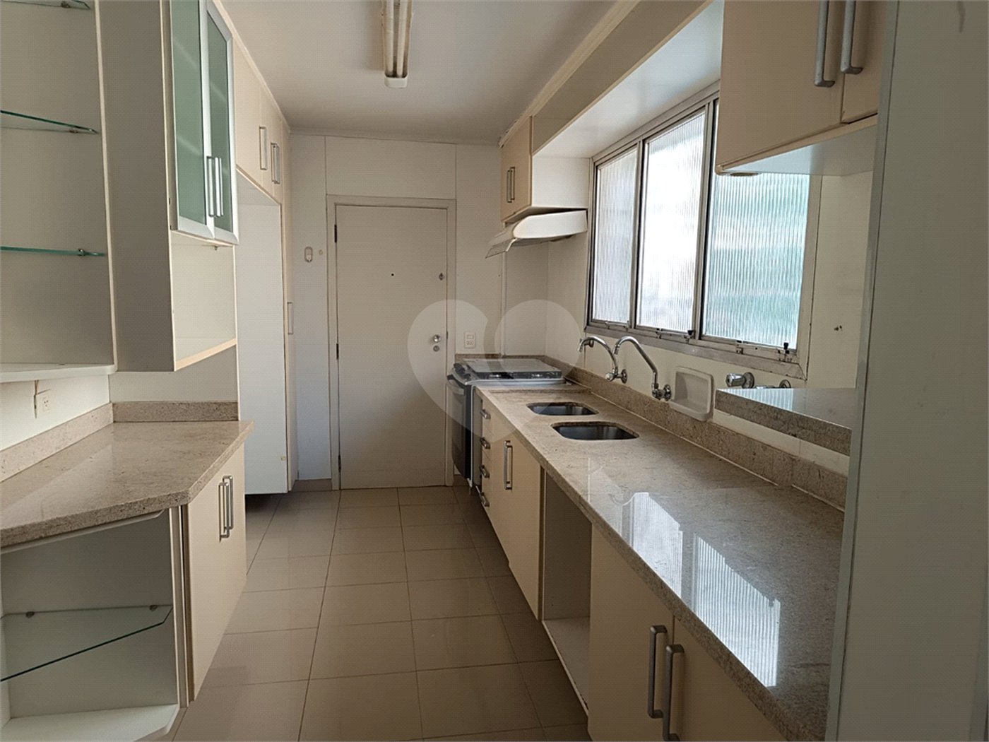 Apartamento à venda com 3 quartos, sendo 1 suíte, em Moema, São Paulo, SP