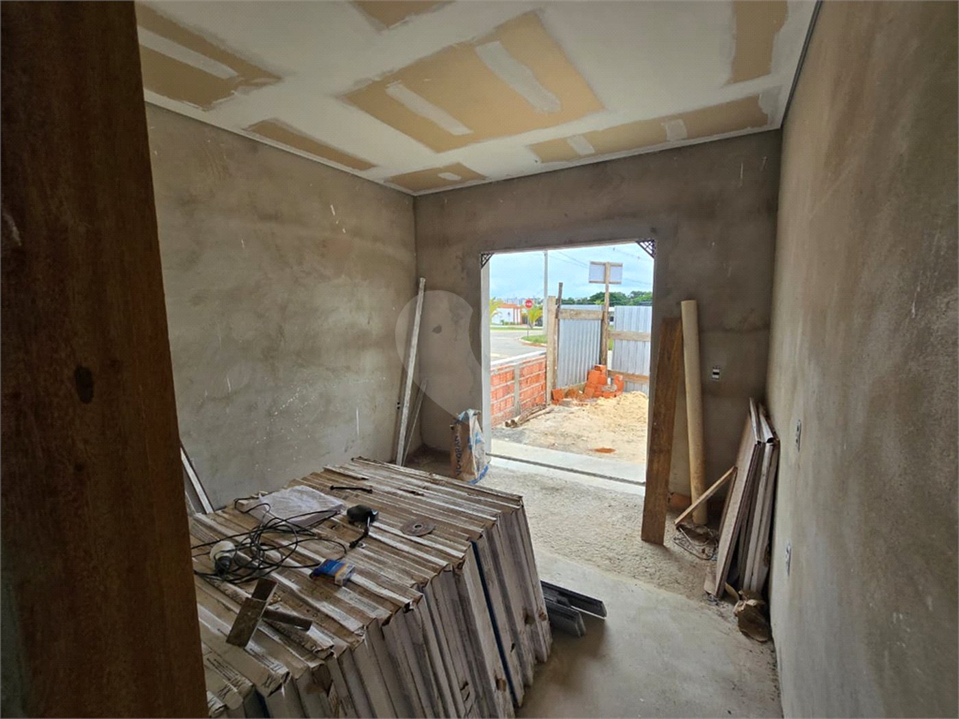 Casa à venda com 3 quartos, sendo 1 suíte, no condomínio Tivolli, Itapetininga - SP