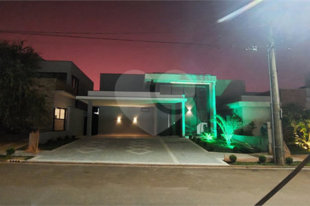Casa à venda com 3 suítes no condomínio Residencial Terras do Cancioneiro, Paulínia - SP