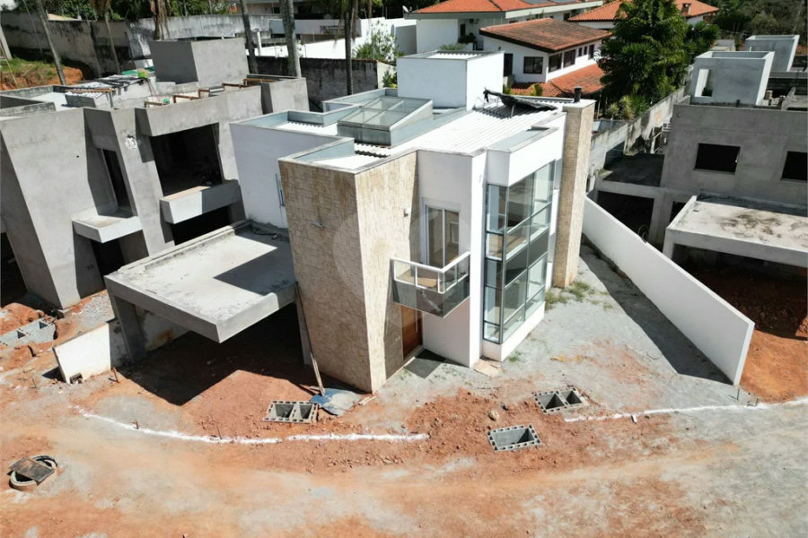 Casa à venda com 4 quartos, sendo 2 suítes, no condomínio Residencial Floresta, São Paulo - SP