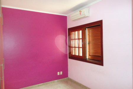 Casa à venda com 3 quartos, sendo 1 suíte, em Santa Marina, Valinhos, SP