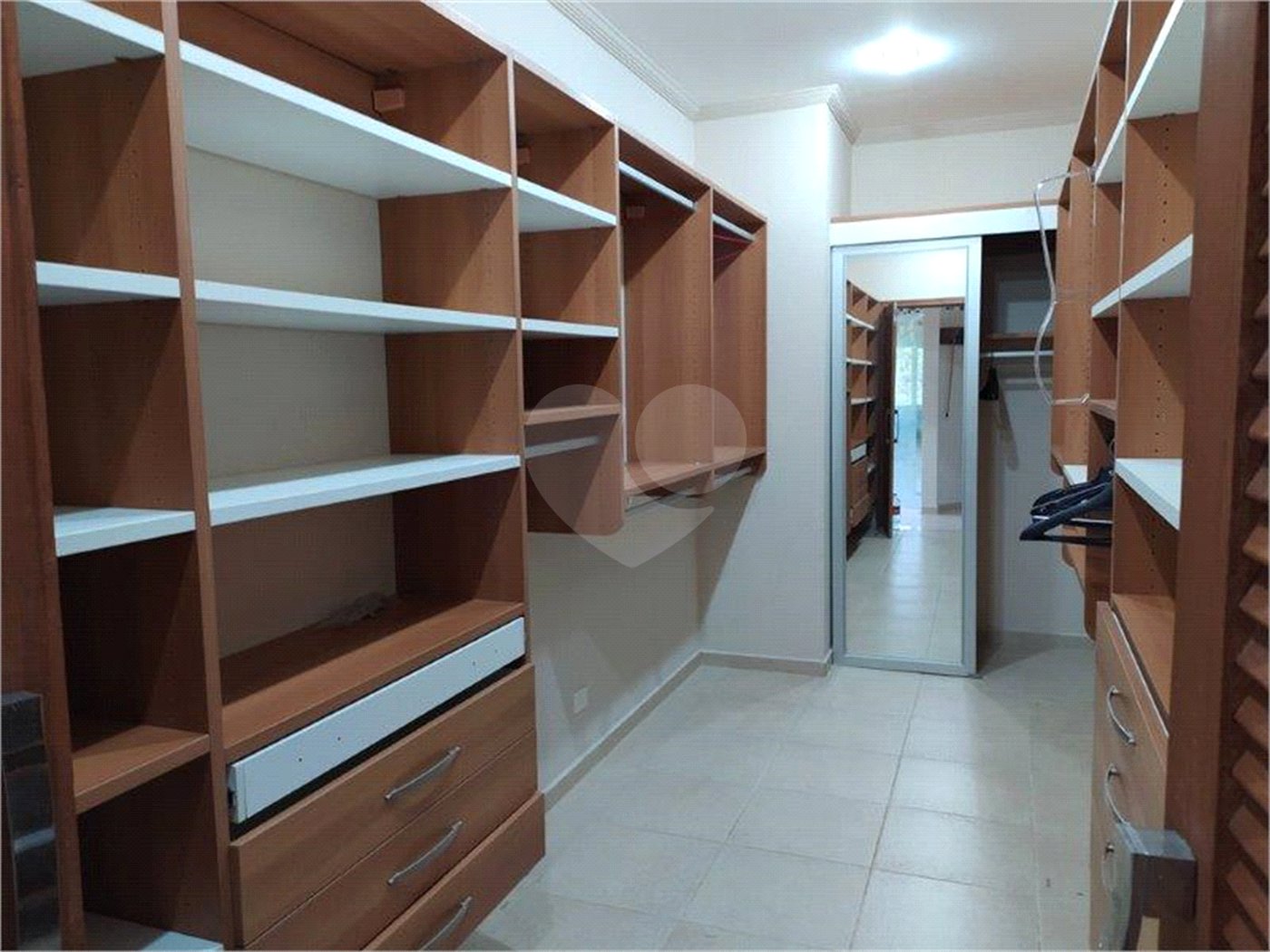 Casa à venda com 4 suítes no condomínio Parque Imperial, Mairiporã - SP