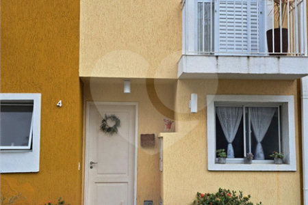 Casa à venda com 3 quartos, sendo 1 suíte,  no condomínio Moradas do Horto, São Paulo - SP