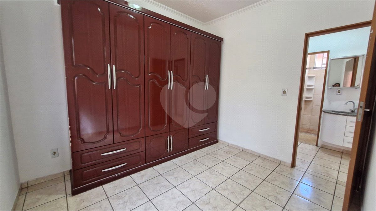 Casa para alugar com 3 quartos, sendo 1 suíte, no condomínio Santa Mônica, Atibaia - SP