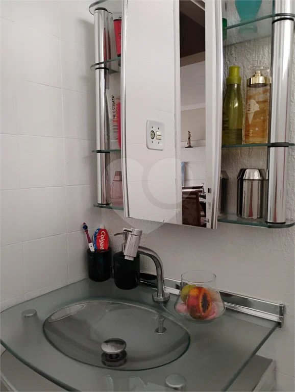 Vende-se apartamento no Jardim Aeroporto com 03 dormitórios