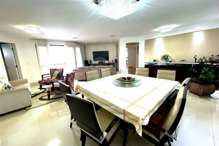 Apartamento à venda com 3 quartos, sendo 1 suíte, em Vila Regente Feijó, São Paulo, SP
