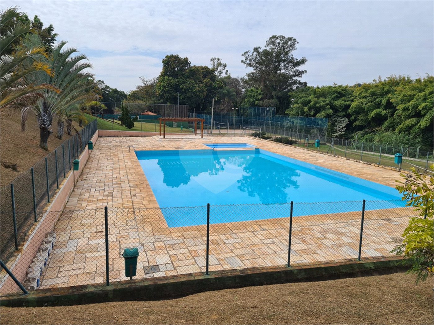 Casa à venda com 3 quartos, sendo 1 suíte,  no condomínio Vinhas da Vista Alegre - Lado Sede, Vinhedo - SP