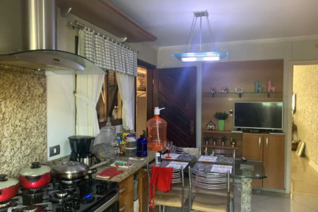 Casa à venda com 3 quartos, sendo 1 suíte, no condomínio Greenland, São Paulo - SP