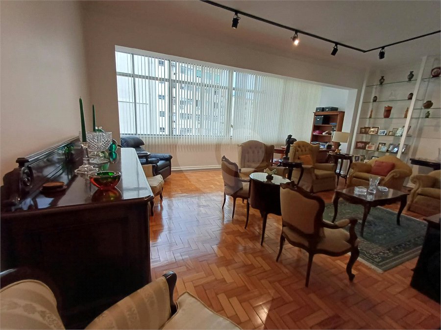 Apartamento à venda com 3 quartos, sendo 1 suíte, em Copacabana, Rio de Janeiro, RJ
