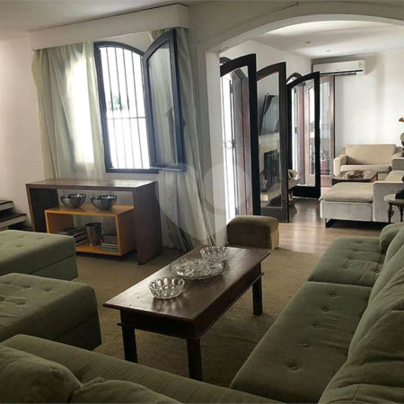 Casa à venda com 4 quartos, sendo 1 suíte, em Vila Cordeiro, São Paulo, SP