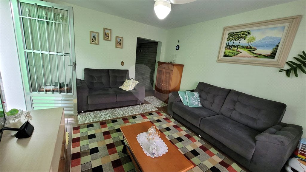 Casa à venda com 4 quartos, sendo 1 suíte, em Parque Maria Domitila, São Paulo, SP