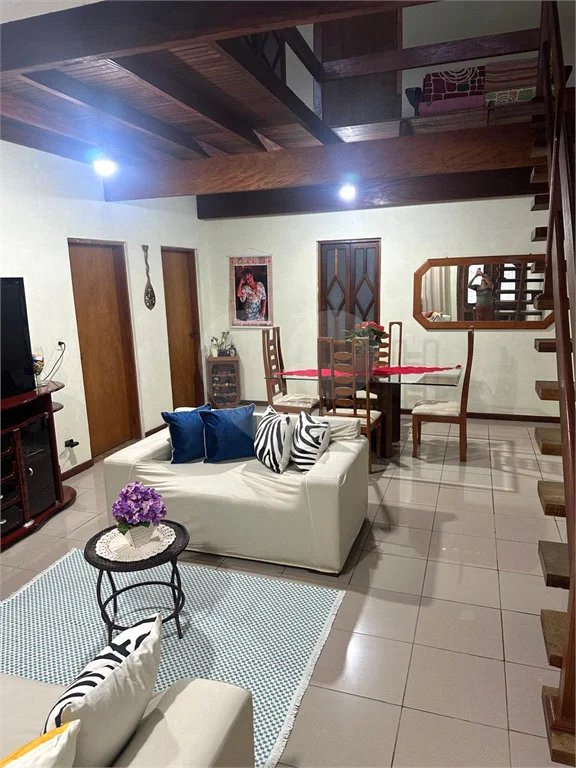 Sítio encantador em Nazaré Paulista – 1.000 m² de terreno, piscina e varanda gourmet