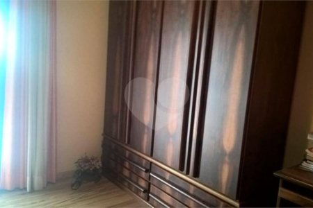 Sobrado à venda com 3 quartos, sendo 1 suíte, em Bocaina, Ribeirão Pires, SP