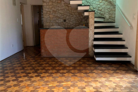 Sobrado à venda no Planalto Paulista c/330m2 - 3 Quartos/1 Suite/ 4 Vagas na garagem - Metrô S.Judas