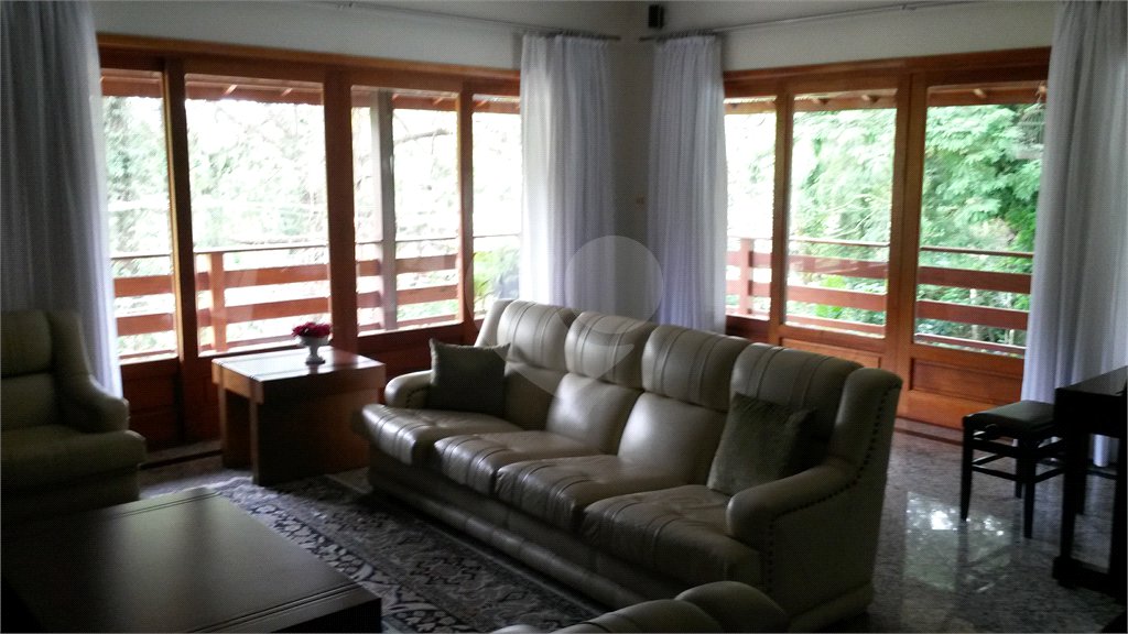 Casa à venda com 4 quartos, sendo 2 suítes, no condomínio Alpes da Cantareira, Mairiporã - SP