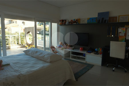 Casa à venda com 4 suítes no condomínio Figueira Gardn, Atibaia - SP