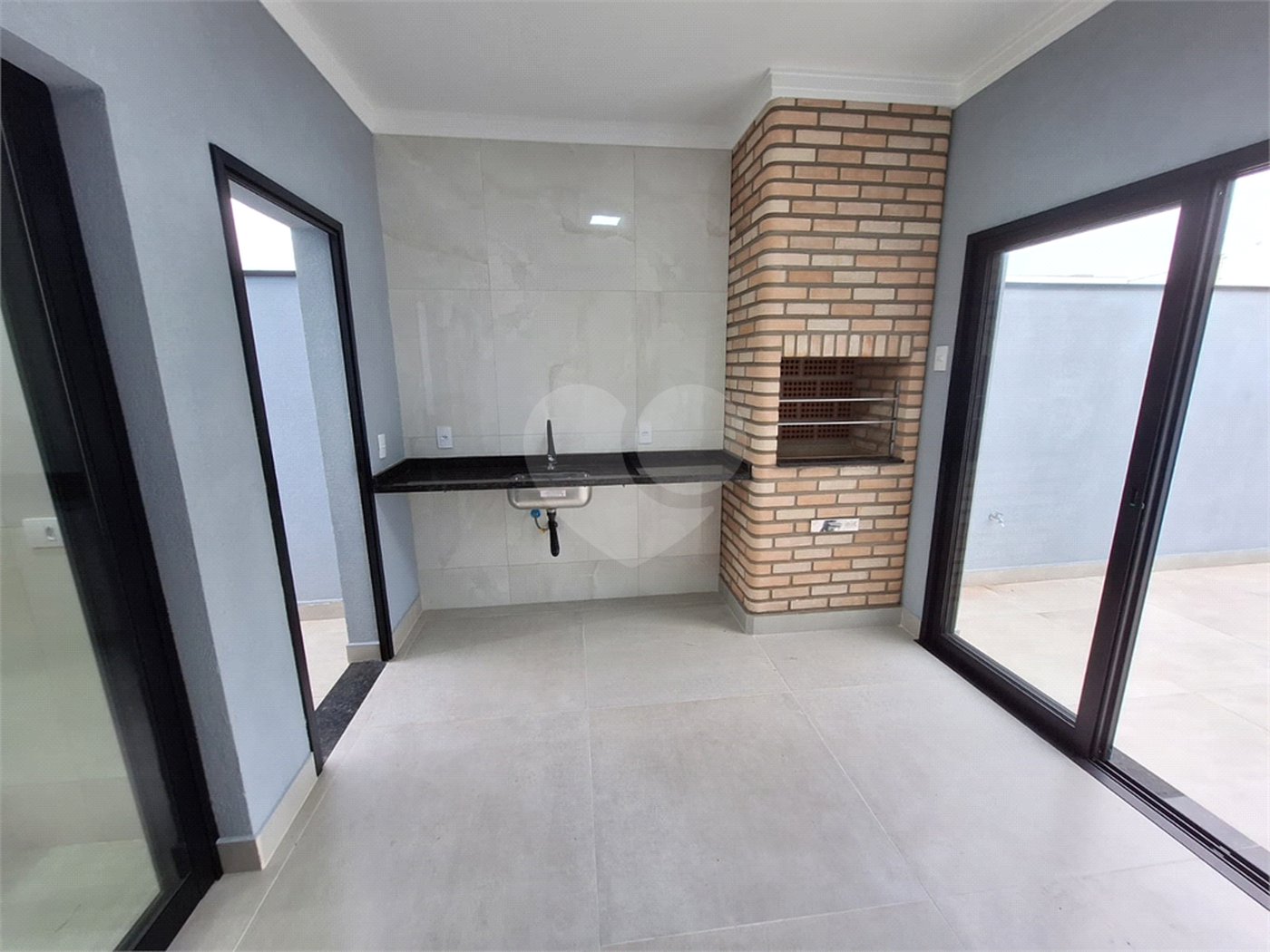 Casa à venda com 3 quartos, sendo 1 suíte,  no condomínio Helena Maria, Sorocaba - SP