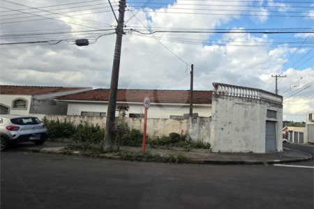 Casa térrea, 2 dormitórios com salão comercial Jd. Nova São Carlos