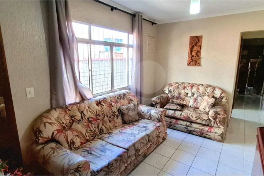 Excelente Sobrado eom ótima localização. Venha fazer uma visita.