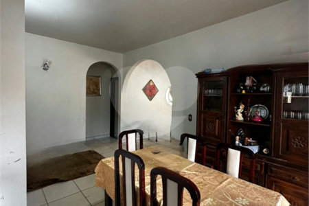 Casa à venda com 3 quartos, sendo 1 suíte, no Centro, Ponta Porã, MS